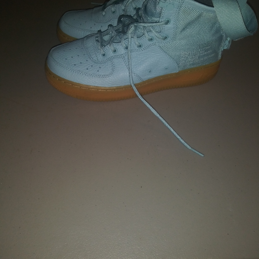 Nike - Picture 4 of 5